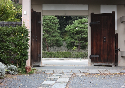 神泉苑北門から二条城