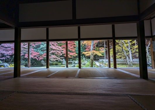 蓮華寺の額縁庭園(紅葉)