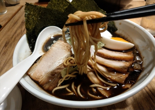 京都五行焦がし醤油麺