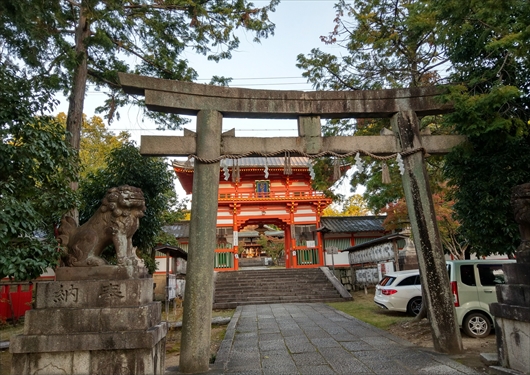 新日吉神宮鳥居と楼門