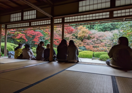 詩仙堂の紅葉と混雑