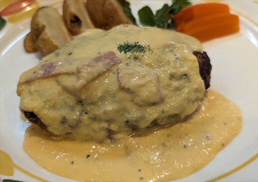 とくら京都三条店のカルボナーラハンバーグ