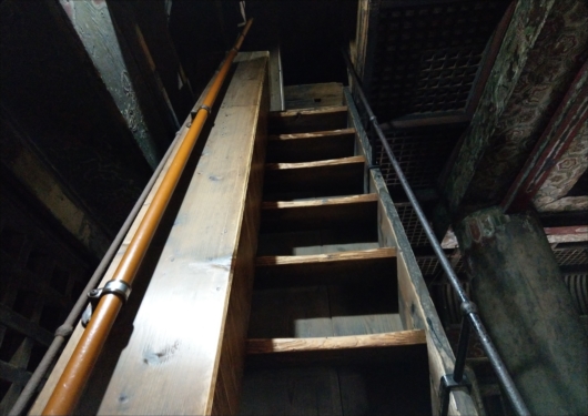 八坂の塔内部階段
