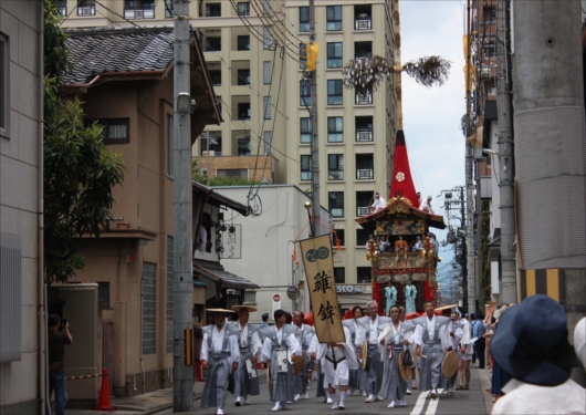 祇園祭山鉾巡業の新町通沿い