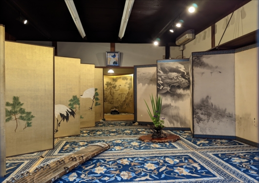 祇園祭八幡山の鶴と雲龍図屏風
