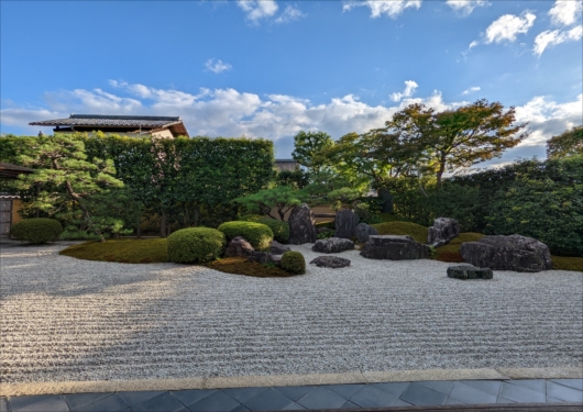 京都大徳寺の興臨院の枯山水庭園