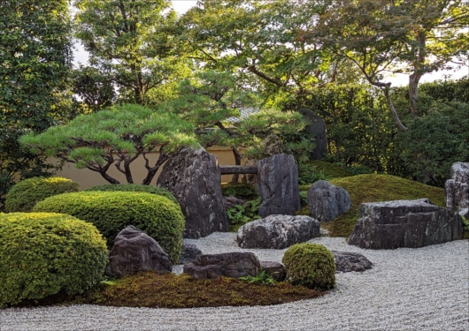 京都興臨院の枯山水庭園石組