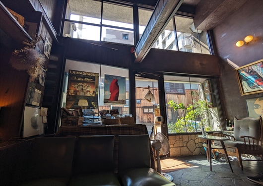 喫茶マドラグ店内