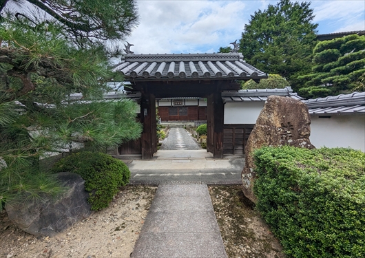 栄春寺の本堂
