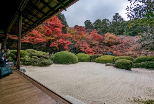 詩仙堂の庭園と紅葉