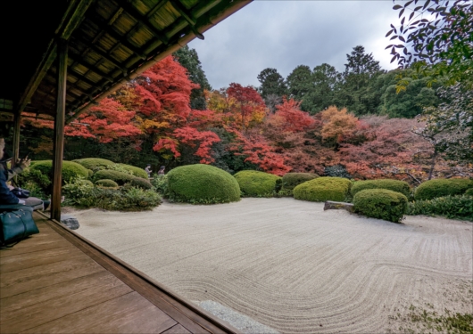 詩仙堂の庭園と紅葉