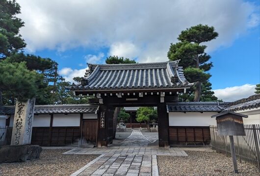 上善寺の山門